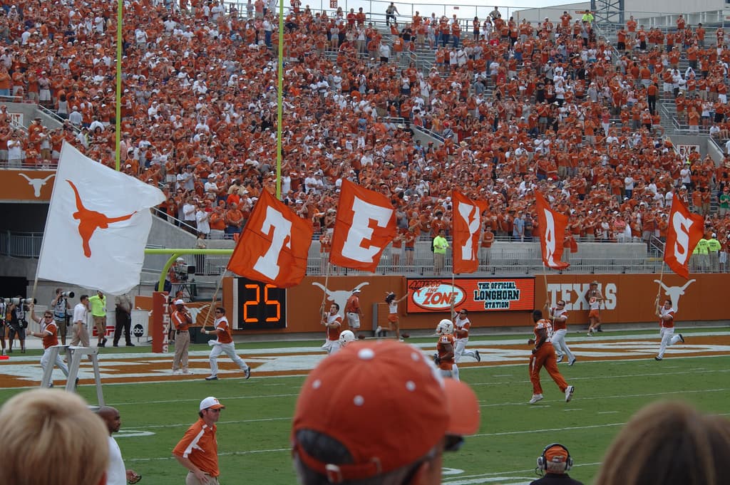 Banderas en el estadio de Texas durante un partido de 2007.